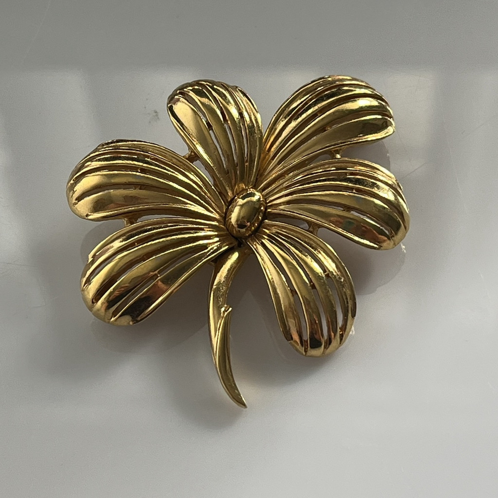 Vintage Crown Trifari Flower Pin Brooch Gold Tone Signed